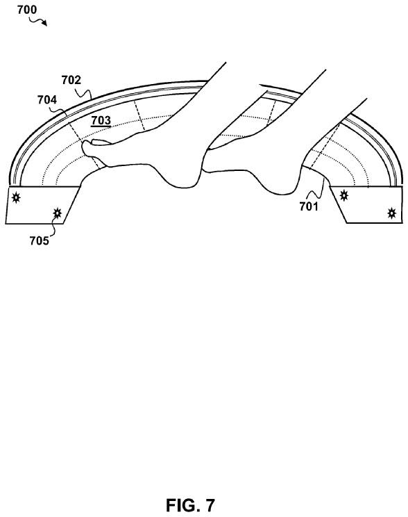 索尼近日发布了两款用脚操控 AR/VR 控制器的专利，第一个是球体控制器，每个球下方有三个或更多轴承支持，可以在至少两个方向上旋转