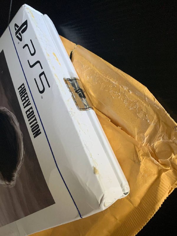 索尼在美国PS官网弄了一个官价100美元的最后生还者 第一部 的火萤限定版，包含铁盒那种