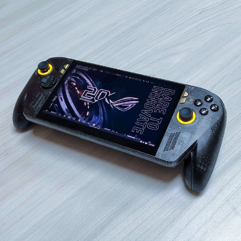 华硕发布了 ROG XBOX Ally X20 套装，掌机配备 OLED 屏幕，与 ROG XREAL R1 Edition 20 游戏 AR 眼镜捆绑销售，暂未公布价格