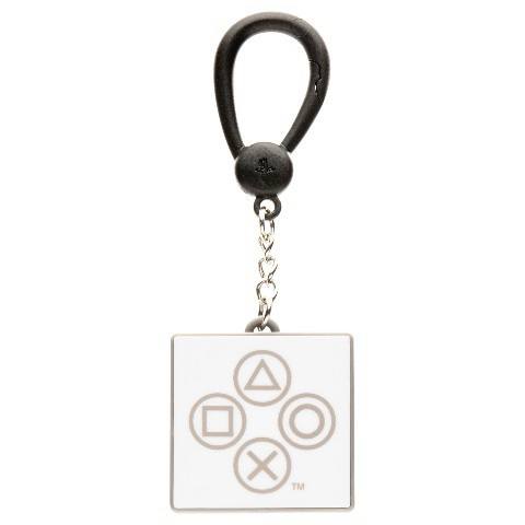 日本 Village Vanguard 将与 PlayStation 联动推出一组 PlayStation 主题挂件盲袋，种类包含从初代PS到PS4主机及手柄（共九种），售价1100日元/包（含税），一箱售价26400日元/24包（含税），预计3月下旬至4月上旬发售