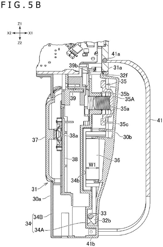 近日，世界知识产权组织（WIPO）公开索尼一项名为「INPUT DEVICE WITH VARIABLE GRIP」的新专利，该专利于2021年9月21日提交申请，涉及可改善振动反馈的手柄