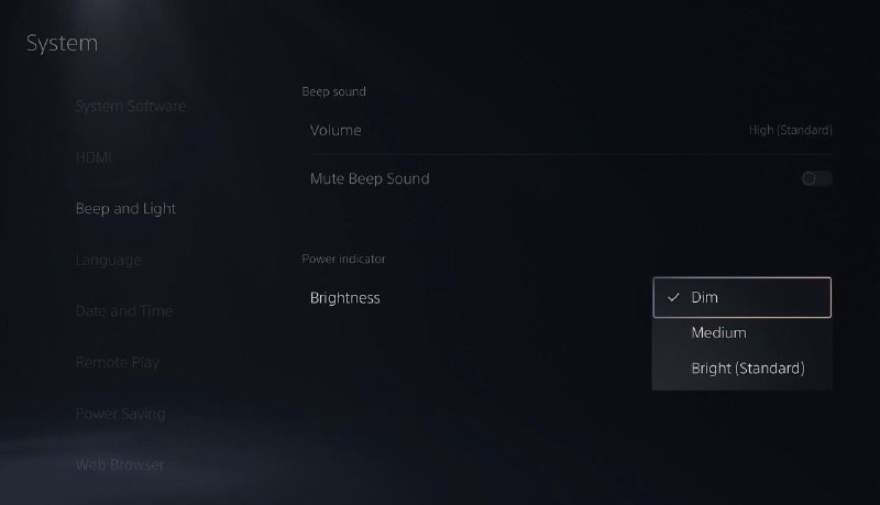 PlayStation今日为PS5推送了最新版本系统的更新，具体内容如下：DualSense和DualSense Edge无线手柄的设备软件更新，旨在改进声音功能：手柄现可产生更高音量，能更加清晰地听到游戏中的声音或语音聊天音频；麦克风输入质量通过新的AI机器学习模型得到改善
