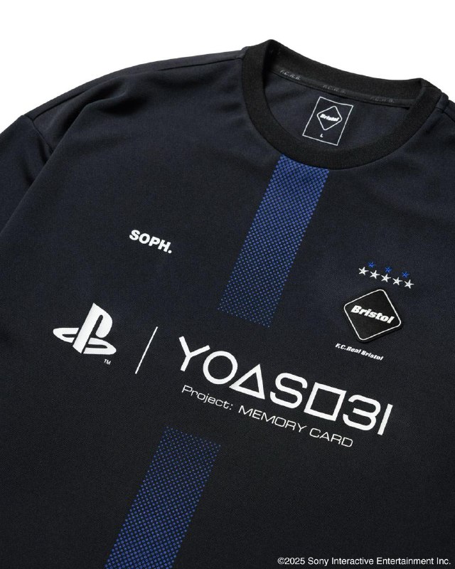 为纪念PlayStation成立30周年，SIE、YOASOBI与服饰品牌SOPH合作推出了纪念衬衫，将于6月8日YOASOBI在伦敦的演唱会上限量出售，线上购买渠道将于后续开放