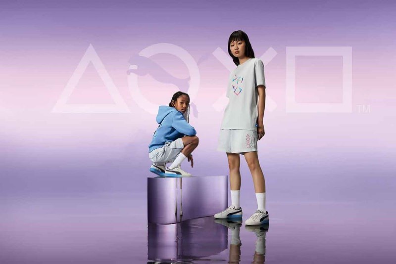 「PUMA」首次与PlayStation合作，推出系列运动商品，将于4月18日发售SUEDE 系列：14300 日元RS-X 系列：17600 日元帽子：5500 日元小挎包：11000 日元T 恤：5500 日元帽衫：10450 日元短裤：7700 日元夹克衫：13200 日元「PUMA」首次与PlayStation合作，推出系列运动商品，将于4月18日发售SUEDE 系列：14300 日元RS-X 系列：17600 日元帽子：5500 日元小挎包：11000 日元T 恤：5500 日元帽衫：10450 日元短裤：7700 日元夹克衫：13200 日元