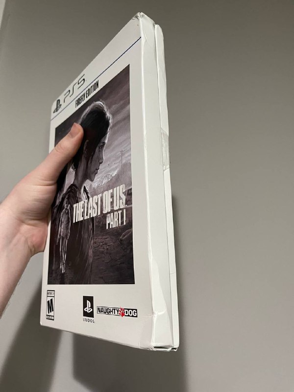 索尼在美国PS官网弄了一个官价100美元的最后生还者 第一部 的火萤限定版，包含铁盒那种