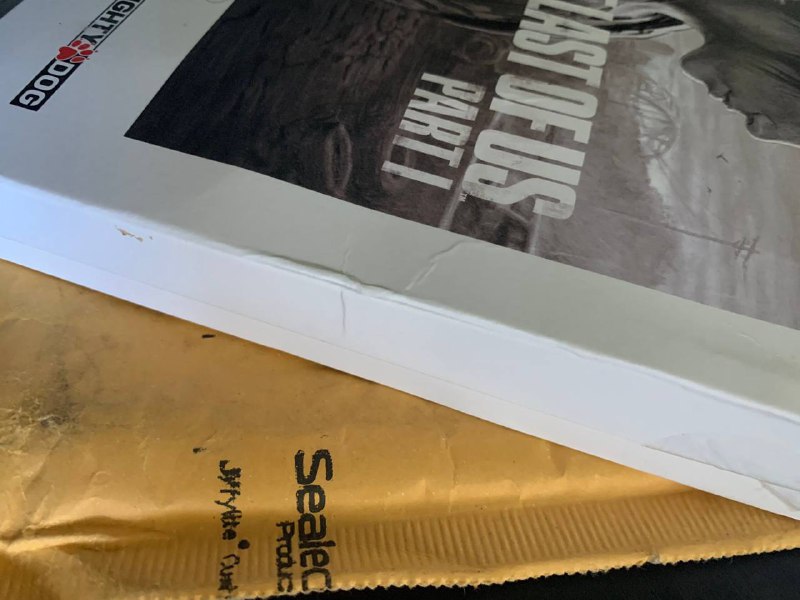 索尼在美国PS官网弄了一个官价100美元的最后生还者 第一部 的火萤限定版，包含铁盒那种